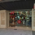 H&M a Bari prima vittima del Coronavirus, chiude il negozio in via Sparano