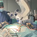 Un impianto al tronco encefalico le restituisce l’udito: intervento innovativo al Policlinico di Bari