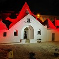 Giornata della donazione degli organi, il Trullo Sovrano illuminato di bianco e rosso