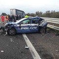 Tir contro un'auto della Polizia Stradale, due agenti feriti