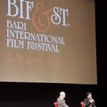 Prima giornata del Bif&St, Pippo Baudo a sorpresa saluta il pubblico del Teatro Petruzzelli