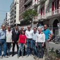 In via Sparano arriva il verde, piantati i primi alberi. Decaro: «Vittoria dei cittadini»