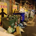 Bari, degrado in via Cattaro, uno slalom tra i rifiuti