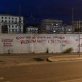 Bari, ricompaiono le scritte sui muri di via Capruzzi