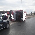 Incidente sulla tangenziale di Bari, camion si ribalta