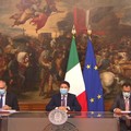 Conte firma il decreto ristoro, risorse a fondo perduto per le categorie danneggiate dal Dpcm