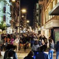 Bari, via Sparano affollata di gente in un sabato di pandemia