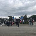Primo giorno di Green Pass obbligatorio in aziende e uffici a Bari, tra normalità e proteste