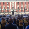 Sit-in delle guardie giurate in piazza: «No alla valigette implodenti»