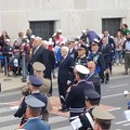  "Viva il presidente ", i bambini salutano Mattarella a Bari