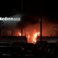 Paura a Mungivacca, incendio all'esterno del McDonald's