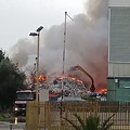 Incendio a Modugno, finestre chiuse a San Paolo, Parco Adria e Bari Domani