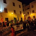 Verso il 25 aprile, la Bari antifascista sfila per le strade della città vecchia