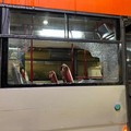 Halloween di terrore per i bus Amtab, tre mezzi presi a sassate