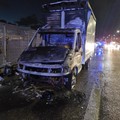 Camion in fiamme sulla tangenziale, caos al traffico ma nessun ferito