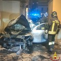Auto in fiamme nella notte a Ceglie del Campo