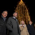 Si accende l'albero all'ex Fibronit, Leccese: «Sia un Natale di rinascita»