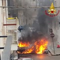 Auto prende fuoco nel centro di Gioia del Colle