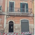 Crollano porzioni di balcone: inibito accesso ad una palazzina di via Pascoli