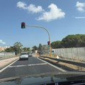 È rosso. Anzi no, è verde. Caos al semaforo di via Bitritto