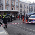 Impatto tra bus Amtab e monopattino su corso Vittorio Emanuele II: un morto