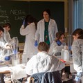 Ricercatori per un giorno, gli alunni della "Carducci” nel laboratorio di Chimica del Politecnico di Bari