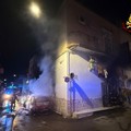 Due auto a fuoco nella notte in provincia di Bari, danni ad una palazzina