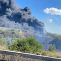 A fuoco capannoni nella zona industriale tra Bari e Modugno