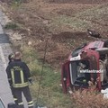 Auto si ribalta sulla Putignano-Gioia del Colle, la conducente in ospedale