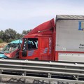 Scontro camion-furgone sulla statale 100, sei feriti. Traffico in tilt verso Bari