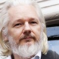 Cittadinanza onoraria per Julian Assange, la decisione nel Consiglio comunale di Bari