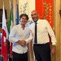 Leccese incontra il ballerino Kledi Kadiu, arrivato a Bari a bordo della nave Vlora