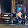 Bari, incidente in via Giovanni XXIII. I vigili del fuoco estraggono un ferito da un'auto