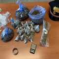 Marijuana pronta ad essere spacciata in casa, nei guai un 32enne