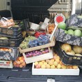Vendita abusiva di frutta e verdura a Bari, sequestrati 200 kg di merce