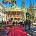 Piazza Umberto si colora di magia, inaugurate le giostre