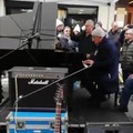 La maratona musical-solidale dell'onorevole Sisto nel centro di Bari
