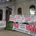Tornano le tende a Bari, studenti in protesta contro il caro affitti