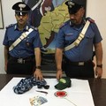 Rapina un supermercato e fugge coi soldi, inseguito e arrestato dai carabinieri