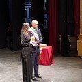 A Francesca Albanese le chiavi della città di Bari: «Gesto di solidarietà con la Palestina»