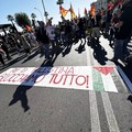 Bari scende in piazza per la Palestina, tensioni al consolato di Israele