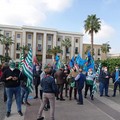 Anche a Bari protesta a sostegno dei lavoratori sanitari, sit-in davanti al Policlinico