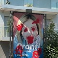 Vernice rossa sui manifesti elettorali, a Bari imbrattato il volto di Giorgia Meloni