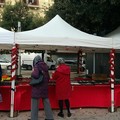 Forte vento su Bari, saltata l'apertura di ieri del mercatino in piazza Risorgimento