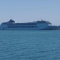 Porto di Bari, ormeggiate due maxi navi da crociera: oltre 3mila passeggeri in transito