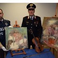 Vendeva su Facebook falsi quadri di Lucio Fontana e uno "Stradivari " contraffatto, denunciato