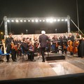 Sassi contro l'orchestra del Petruzzelli al San Paolo, Agis Puglia: «Fatto molto grave»
