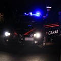 Minaccia i carabinieri con una pistola per poi barricarsi in casa, arrestato