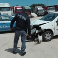 Ruba un'auto medica e si schianta contro un albero