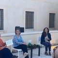 Emma De Franciscis presenta il suo romanzo d'esordio sulla terrazza del Museo archeologico di Santa Scolastica